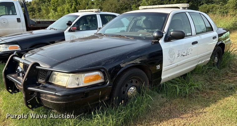 image for item EM0661 2010 Ford Crown Victoria Police Interceptor 