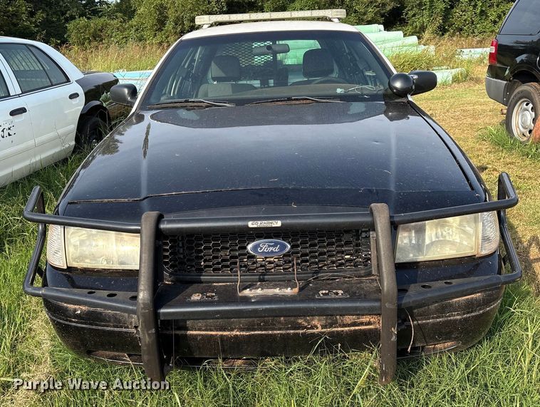 image for item EM0661 2010 Ford Crown Victoria Police Interceptor 