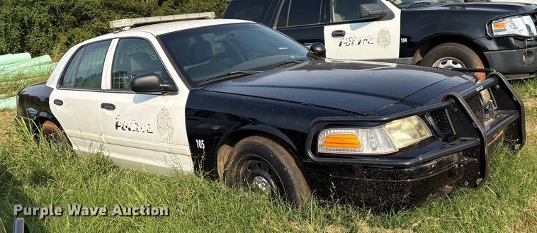 image for item EM0661 2010 Ford Crown Victoria Police Interceptor 