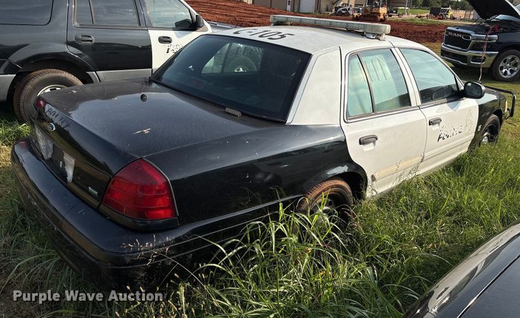 image for item EM0661 2010 Ford Crown Victoria Police Interceptor 