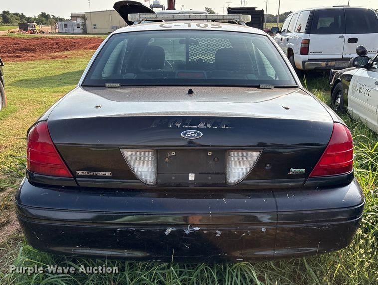 image for item EM0661 2010 Ford Crown Victoria Police Interceptor 