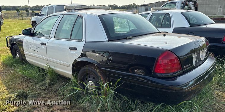 image for item EM0661 2010 Ford Crown Victoria Police Interceptor 