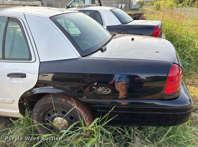 image for item EM0661 2010 Ford Crown Victoria Police Interceptor 