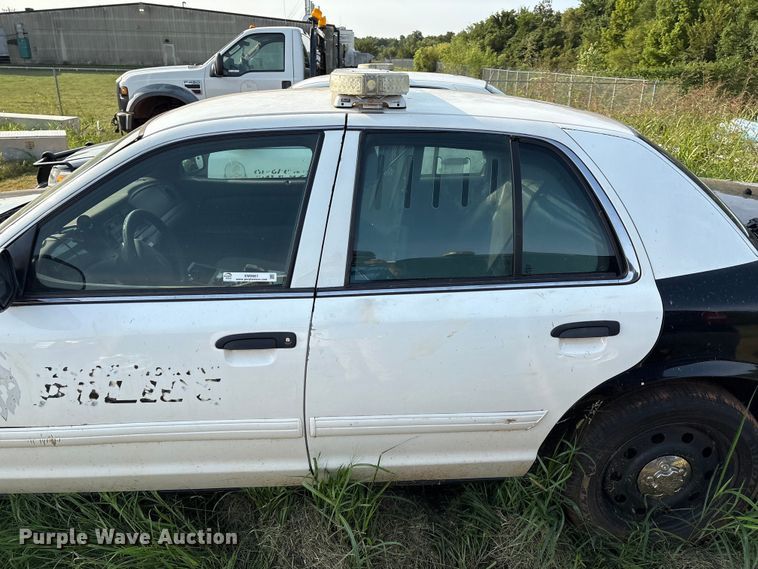 image for item EM0661 2010 Ford Crown Victoria Police Interceptor 