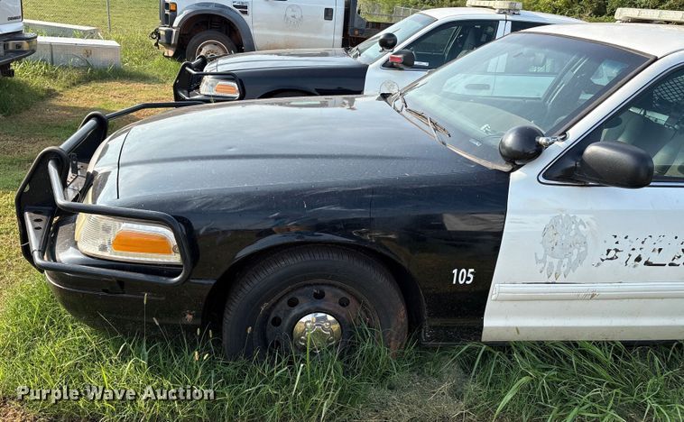 image for item EM0661 2010 Ford Crown Victoria Police Interceptor 