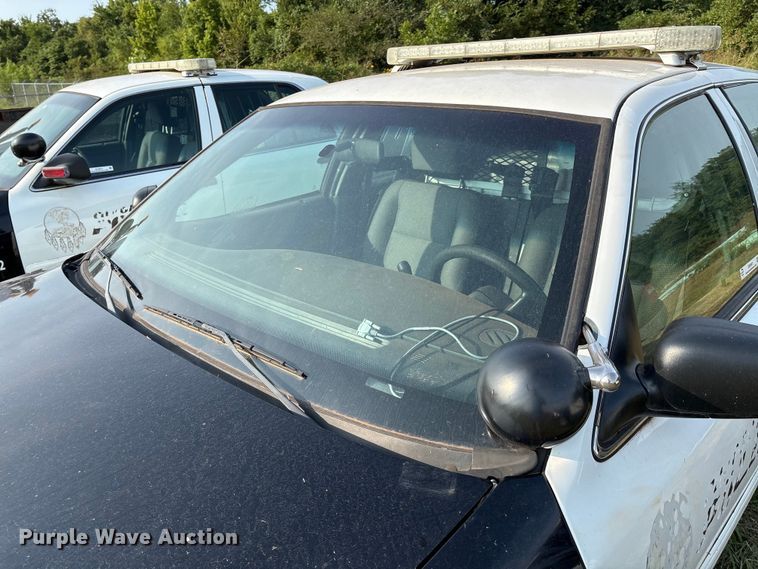 image for item EM0661 2010 Ford Crown Victoria Police Interceptor 