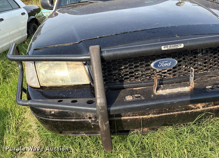 image for item EM0661 2010 Ford Crown Victoria Police Interceptor 