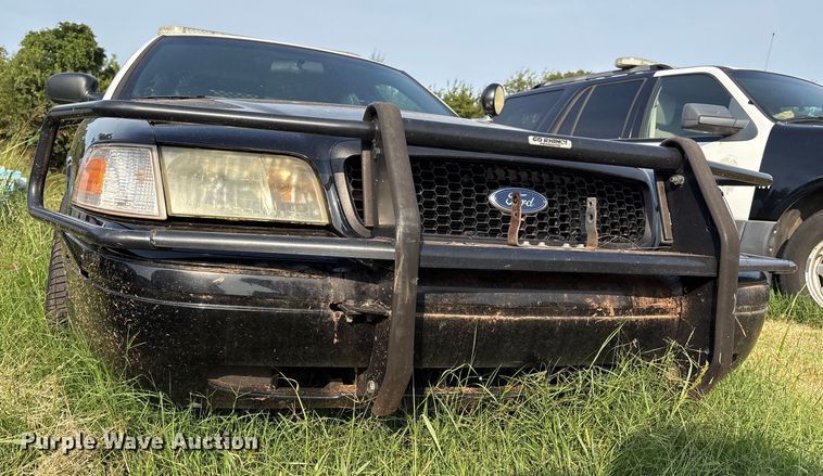 image for item EM0661 2010 Ford Crown Victoria Police Interceptor 