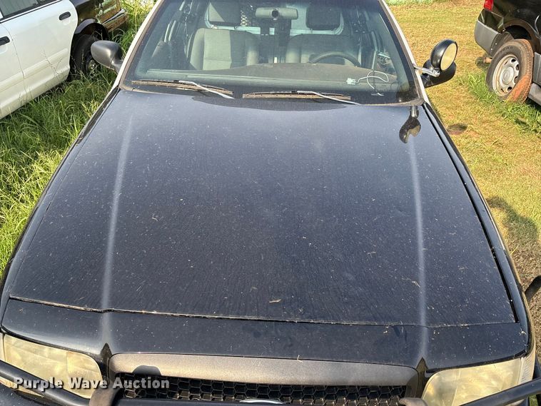 image for item EM0661 2010 Ford Crown Victoria Police Interceptor 