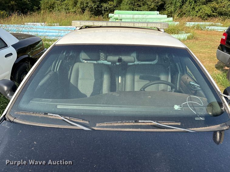 image for item EM0661 2010 Ford Crown Victoria Police Interceptor 