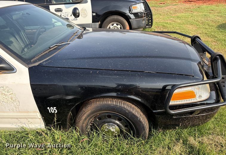 image for item EM0661 2010 Ford Crown Victoria Police Interceptor 
