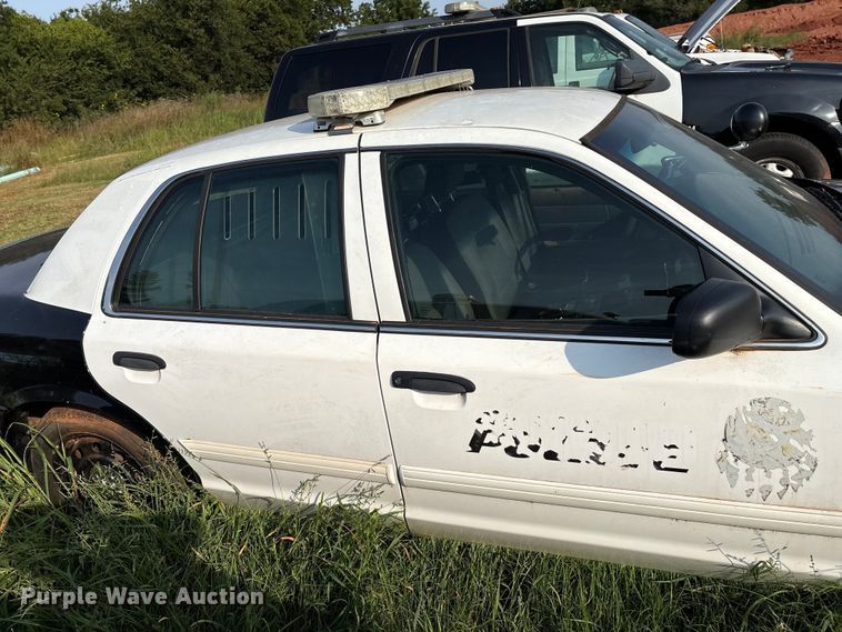image for item EM0661 2010 Ford Crown Victoria Police Interceptor 