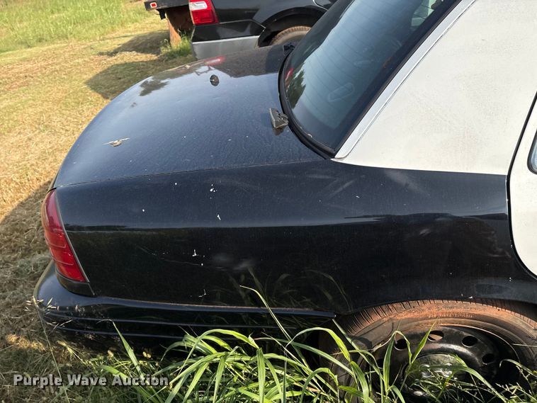 image for item EM0661 2010 Ford Crown Victoria Police Interceptor 