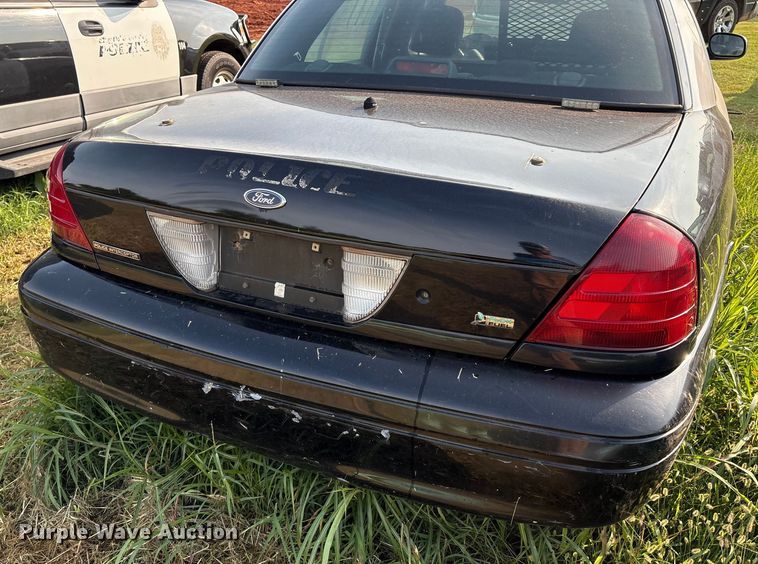 image for item EM0661 2010 Ford Crown Victoria Police Interceptor 