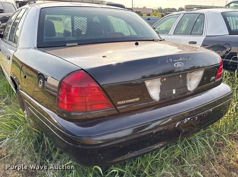 image for item EM0661 2010 Ford Crown Victoria Police Interceptor 