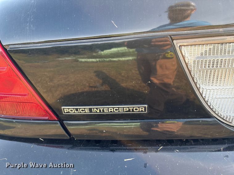 image for item EM0661 2010 Ford Crown Victoria Police Interceptor 