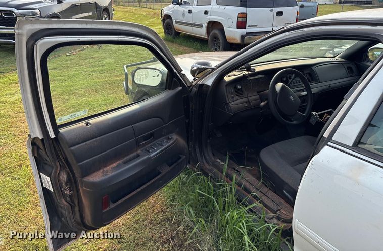 image for item EM0661 2010 Ford Crown Victoria Police Interceptor 