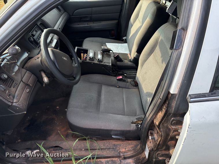 image for item EM0661 2010 Ford Crown Victoria Police Interceptor 
