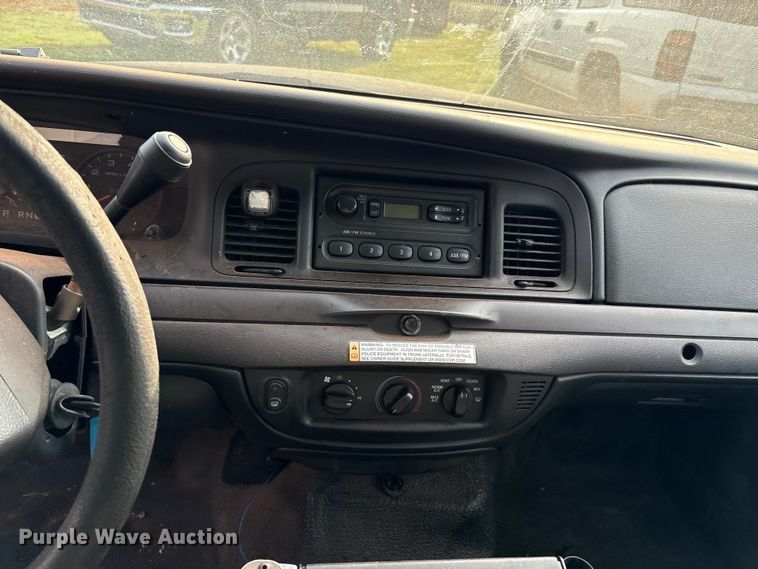 image for item EM0661 2010 Ford Crown Victoria Police Interceptor 