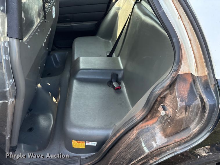 image for item EM0661 2010 Ford Crown Victoria Police Interceptor 