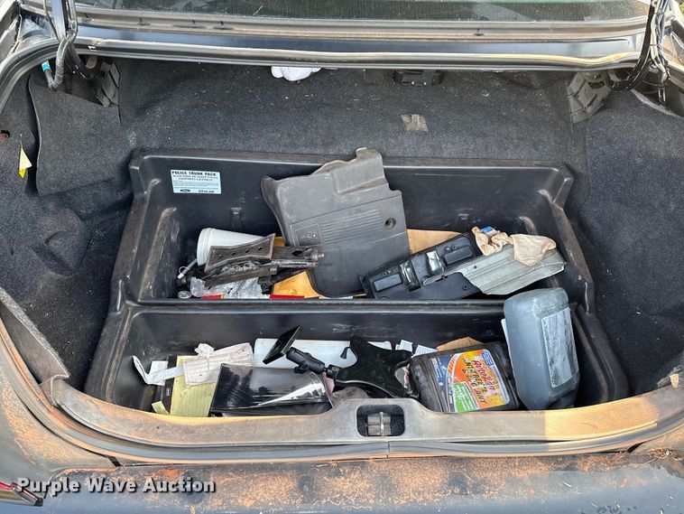 image for item EM0661 2010 Ford Crown Victoria Police Interceptor 