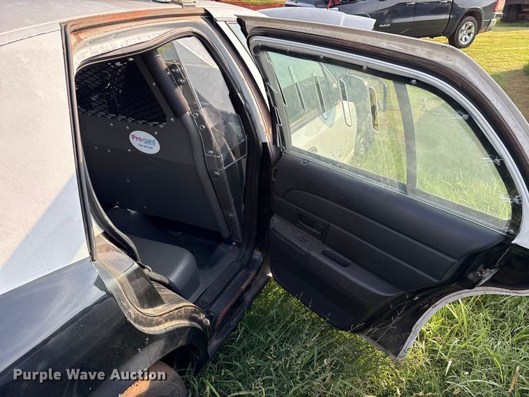 image for item EM0661 2010 Ford Crown Victoria Police Interceptor 