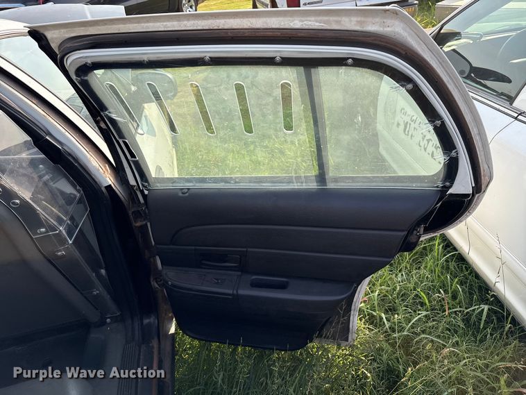 image for item EM0661 2010 Ford Crown Victoria Police Interceptor 