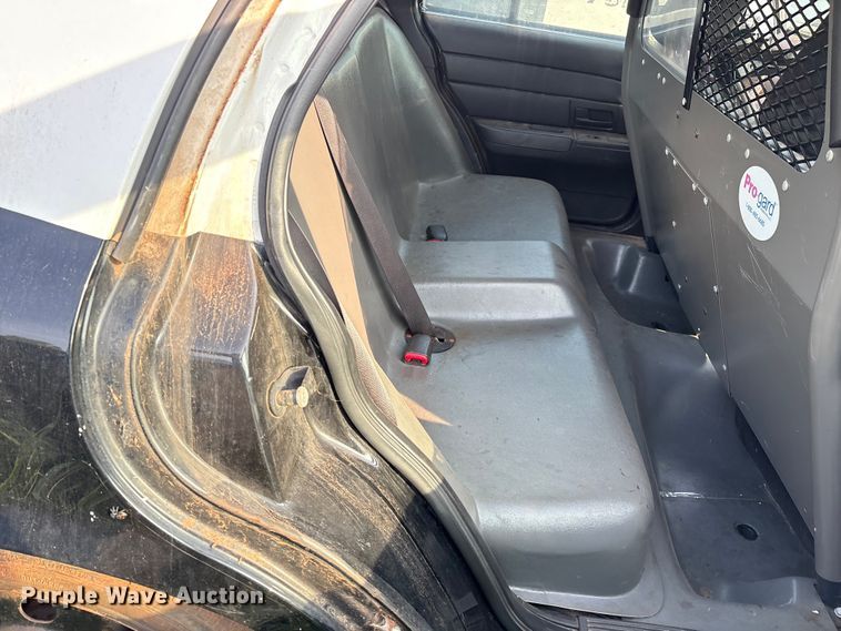 image for item EM0661 2010 Ford Crown Victoria Police Interceptor 