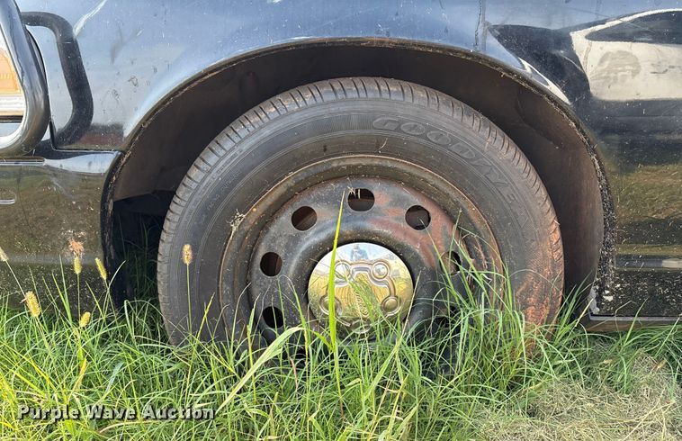 image for item EM0661 2010 Ford Crown Victoria Police Interceptor 