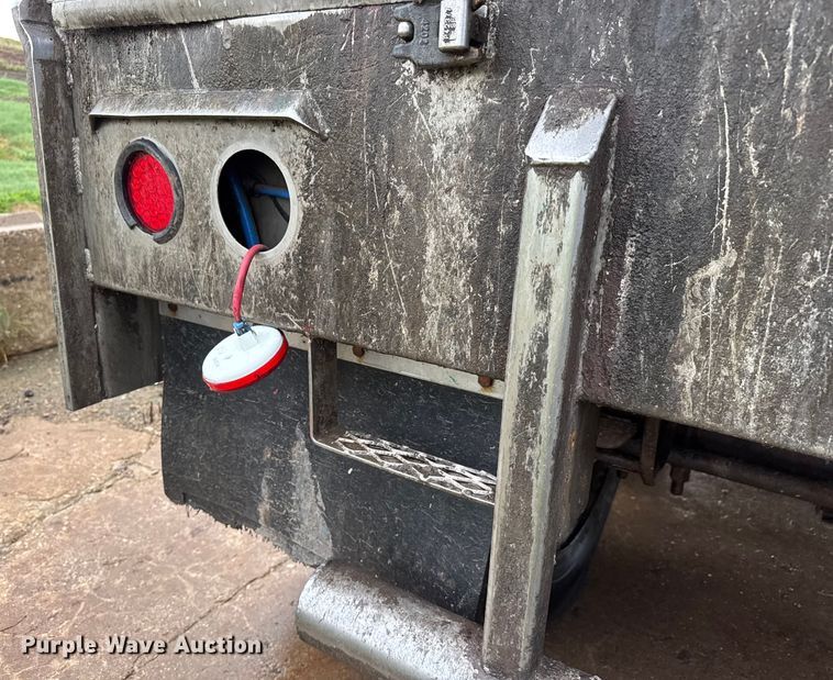 image for item EM8162 2014 Wilkens 0K2RA23PCESBX walking floor trailer