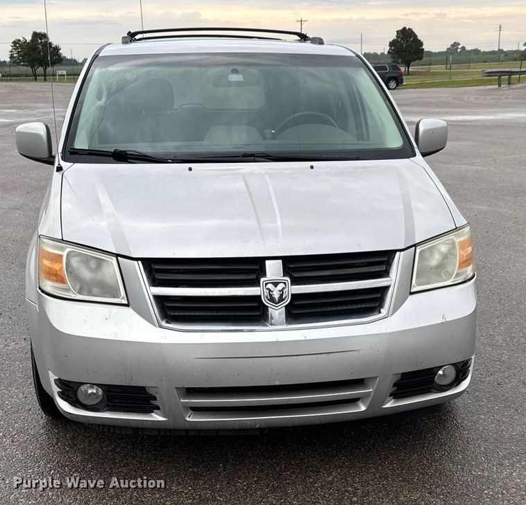 image for item EM8163 2010 Dodge Grand Caravan SXT van