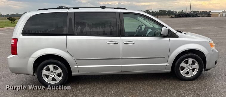 image for item EM8163 2010 Dodge Grand Caravan SXT van