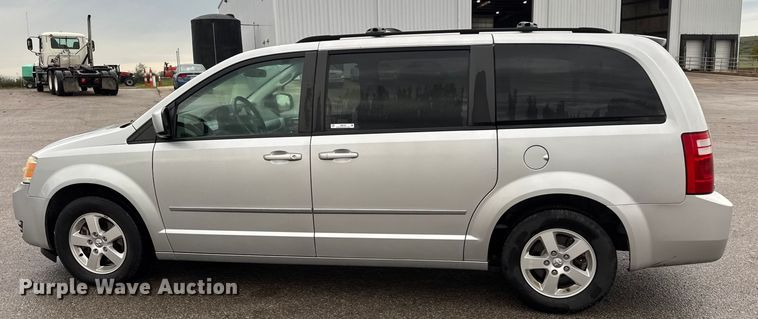 image for item EM8163 2010 Dodge Grand Caravan SXT van