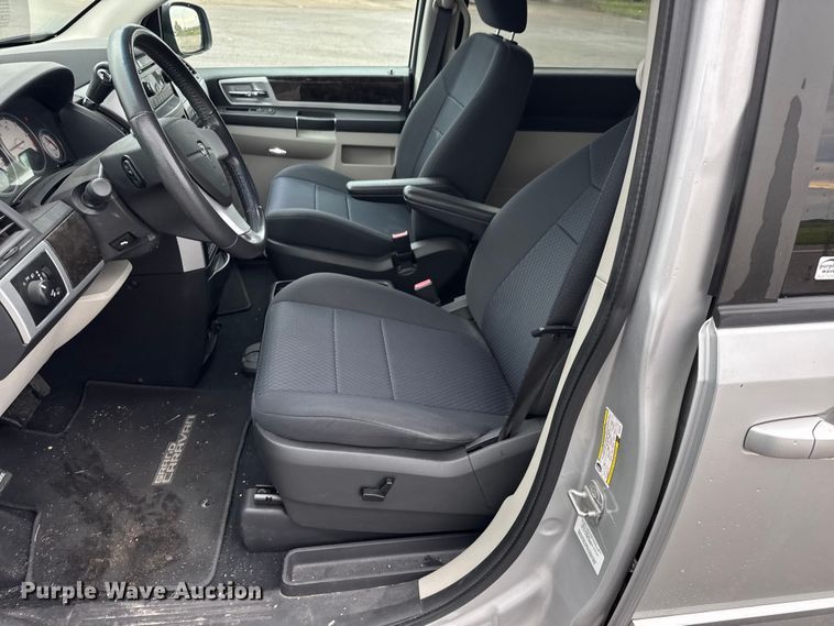 image for item EM8163 2010 Dodge Grand Caravan SXT van