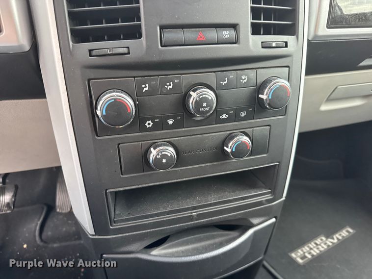 image for item EM8163 2010 Dodge Grand Caravan SXT van