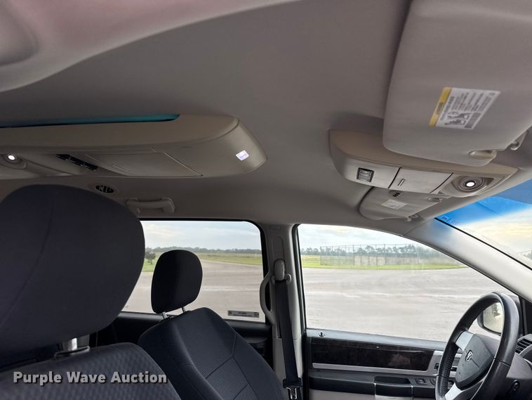 image for item EM8163 2010 Dodge Grand Caravan SXT van