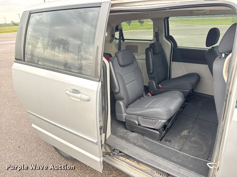 image for item EM8163 2010 Dodge Grand Caravan SXT van