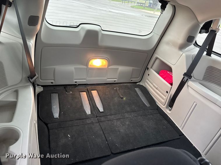 image for item EM8163 2010 Dodge Grand Caravan SXT van