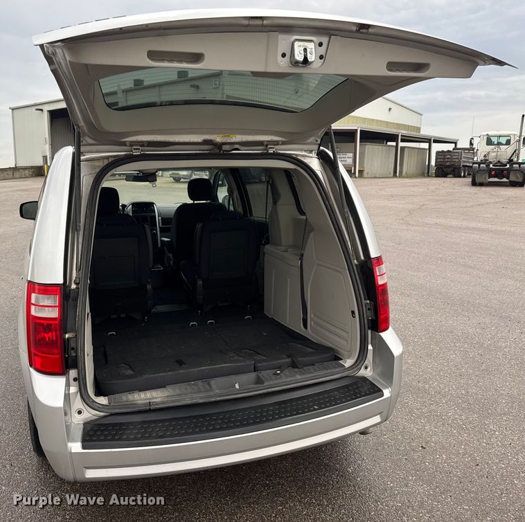 image for item EM8163 2010 Dodge Grand Caravan SXT van