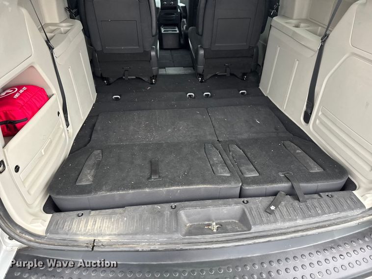 image for item EM8163 2010 Dodge Grand Caravan SXT van