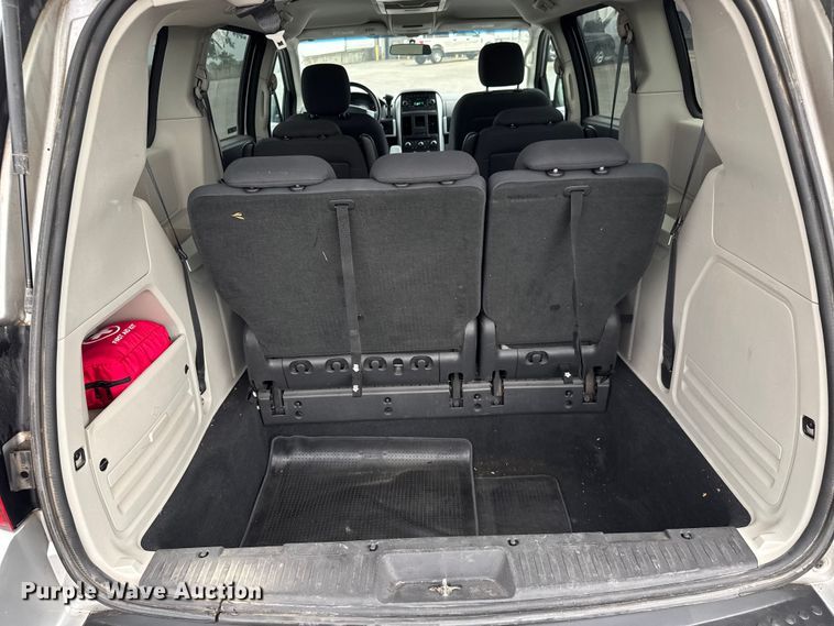 image for item EM8163 2010 Dodge Grand Caravan SXT van