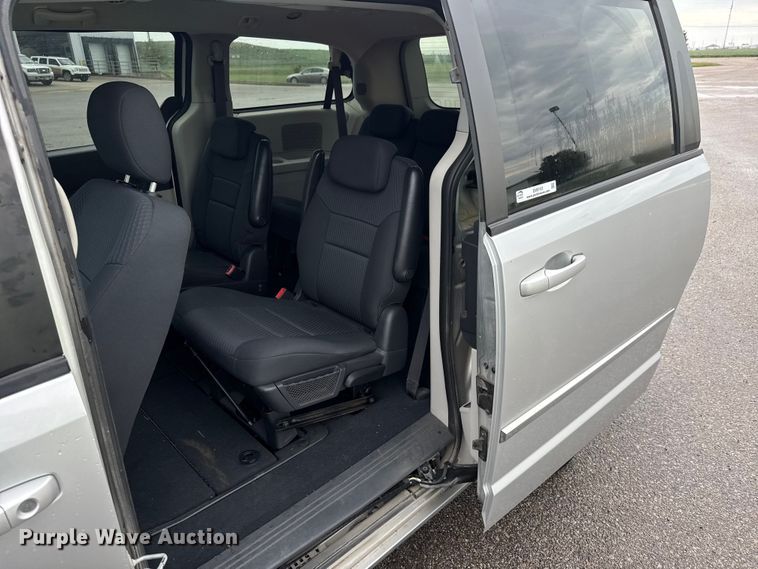 image for item EM8163 2010 Dodge Grand Caravan SXT van