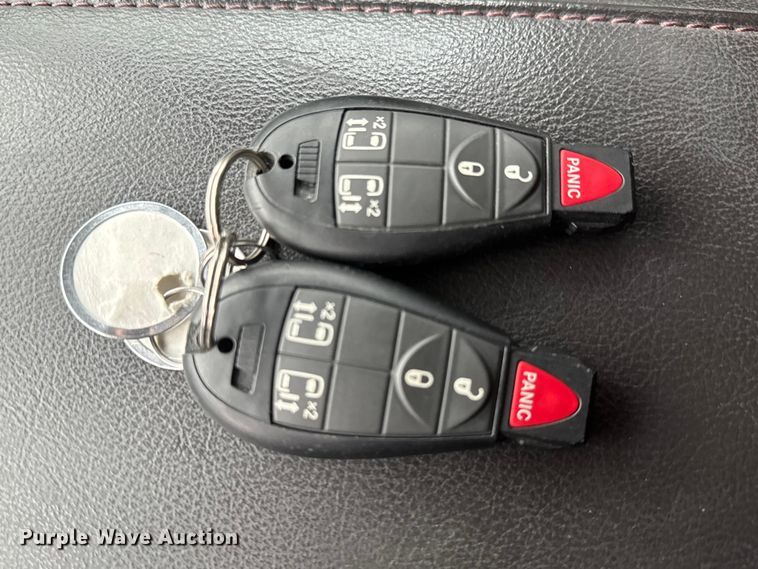 image for item EM8163 2010 Dodge Grand Caravan SXT van