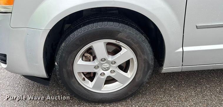 image for item EM8163 2010 Dodge Grand Caravan SXT van