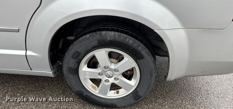 image for item EM8163 2010 Dodge Grand Caravan SXT van