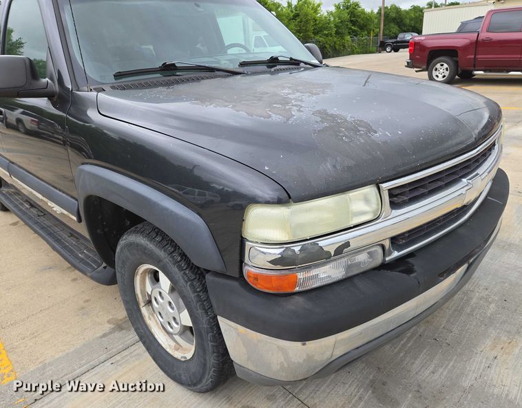 image for item EN8019 2003 Chevrolet Suburban 1500 SUV