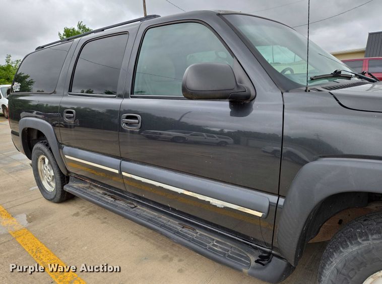 image for item EN8019 2003 Chevrolet Suburban 1500 SUV