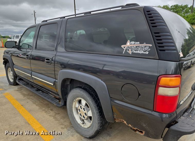 image for item EN8019 2003 Chevrolet Suburban 1500 SUV