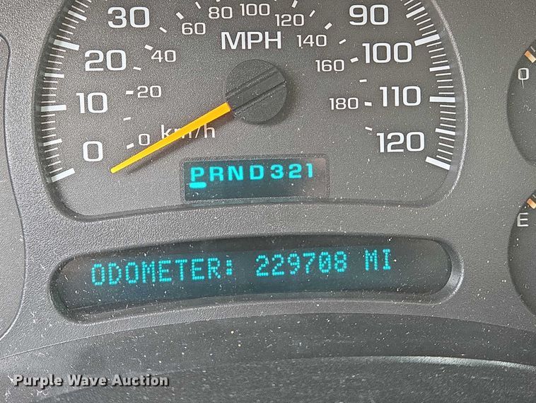 image for item EN8019 2003 Chevrolet Suburban 1500 SUV