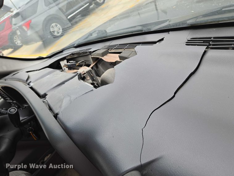 image for item EN8019 2003 Chevrolet Suburban 1500 SUV